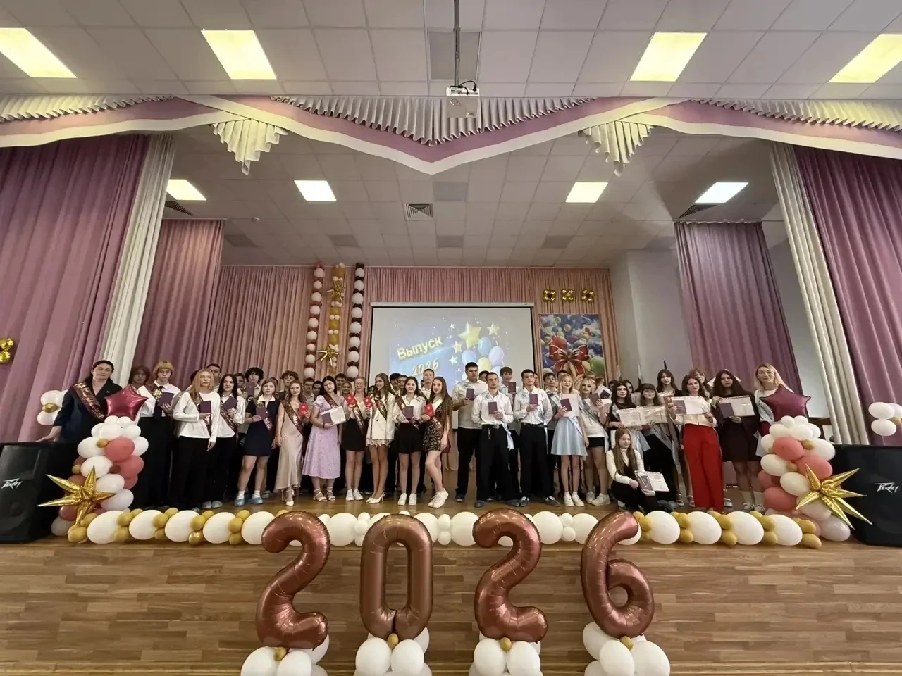 🎓 Прощай, 9 класс! Впереди — дорога взрослой жизни. 
 
✨Сегодня в нашей школе прошло торжественное 