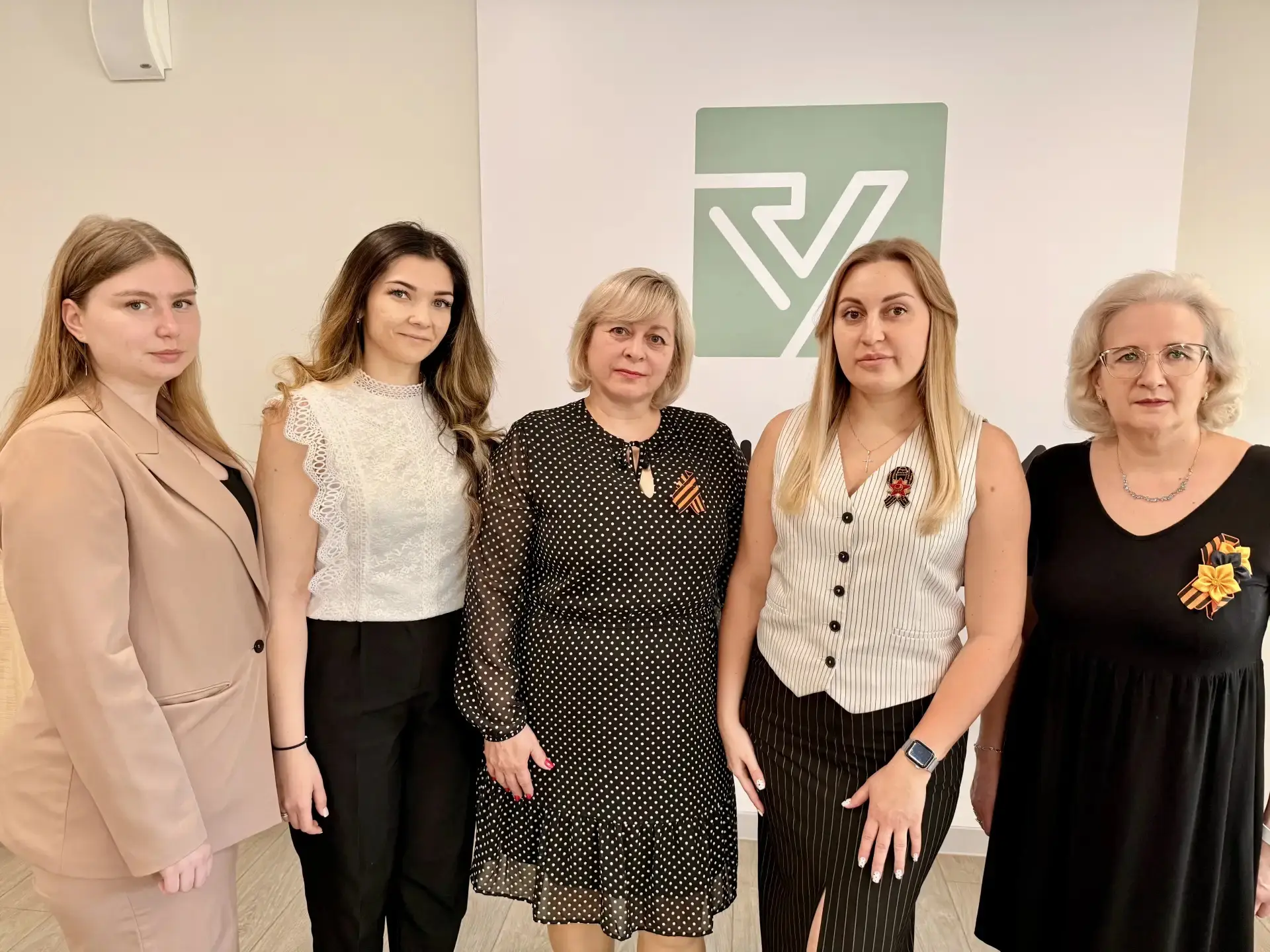 🏆 Наши учителя  в числе лучших в регионе! Итоги олимпиады «Фитнес для ума»  Коллектив МОУ «Новосадов