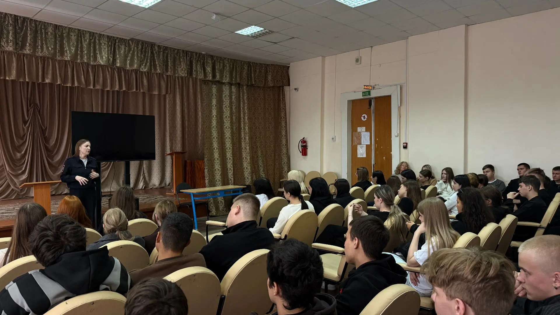 В 3-ем корпусе состоялась встреча студентов первых курсов с инспектором по пропаганде б...