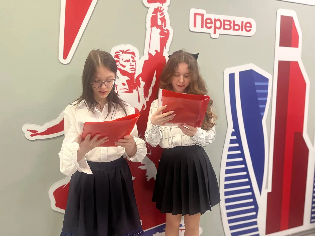 🇷🇺Наша неделя традиционно началась с торжественной церемонии поднятия Государственного флага Российс