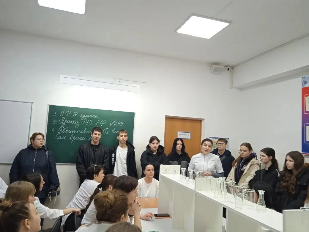 9 Б посетил профинформационное мероприятие "День открытых дверей" в техникуме  "Бизнес и право".