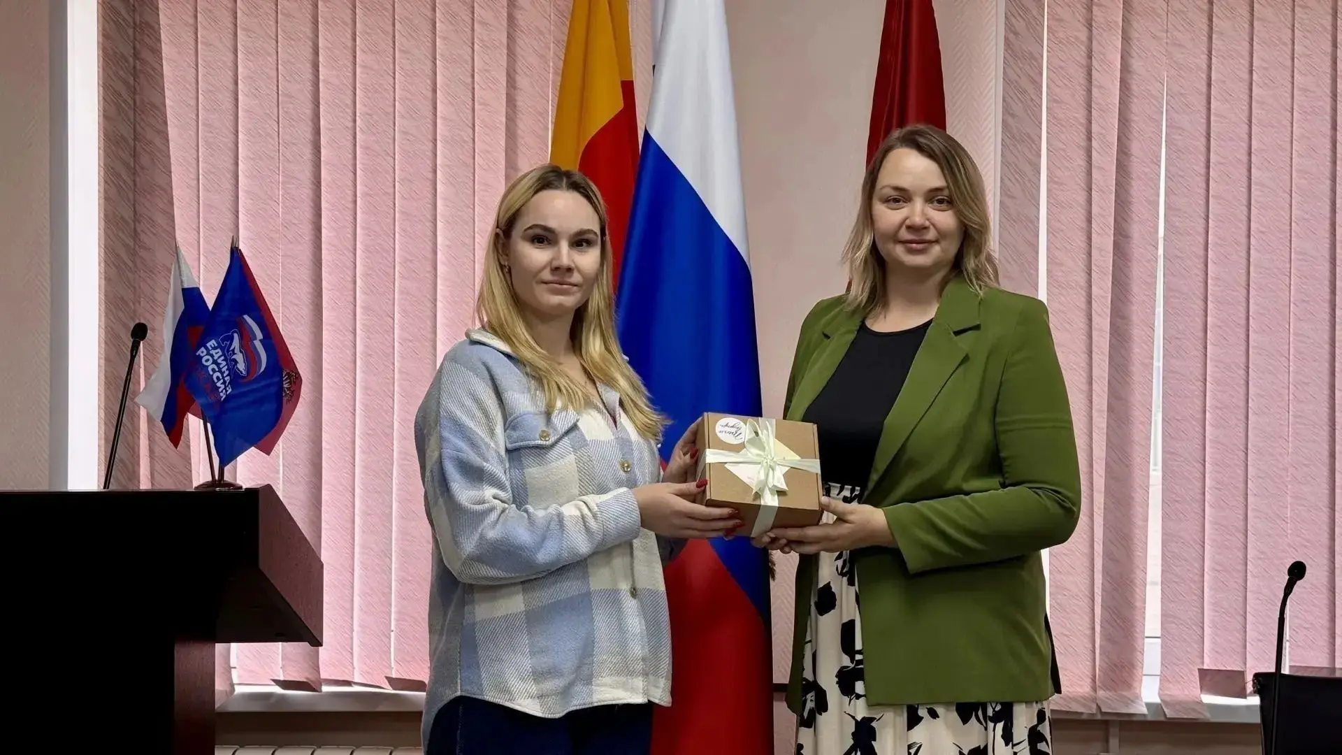 Представители местного отделения партии «Единая Россия» совместно с муниципальными депу...