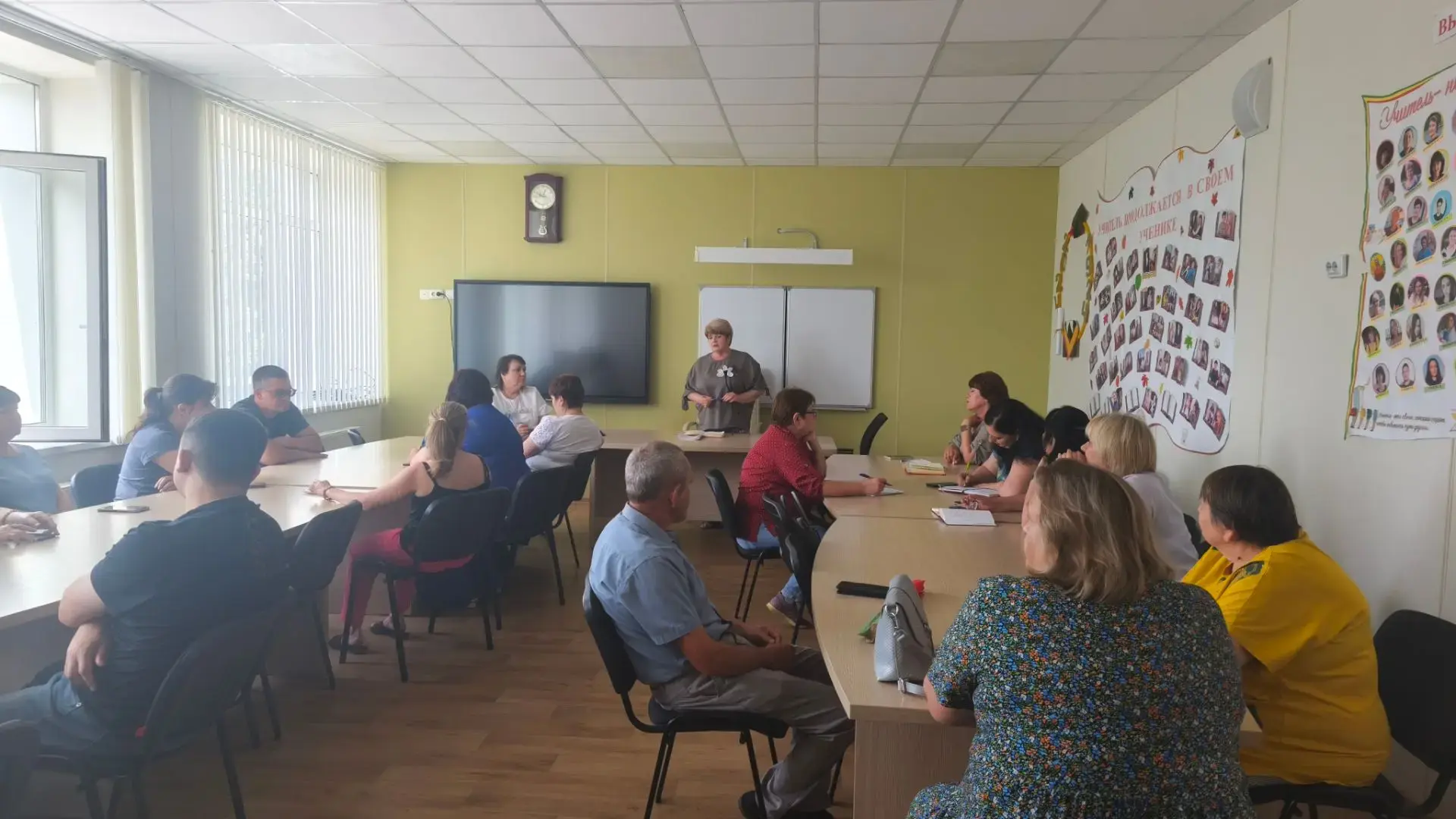 Депутат Тельмановского муниципального совета Галина Коссе провела рабочую встречу с кол...