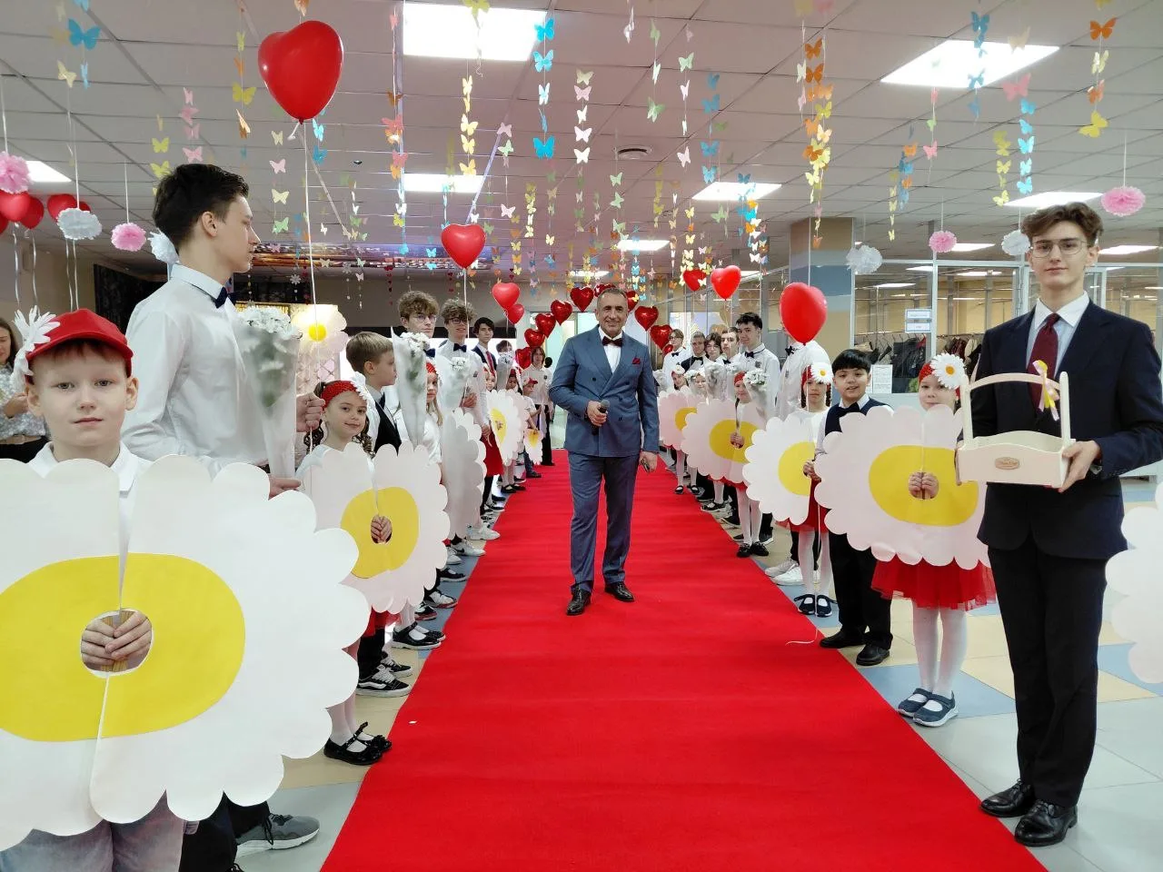 Ну, улыбнитесь же! Весна…🌸🌸🌸  На календаре уже весна! И это прекрасное время года открывает женский 