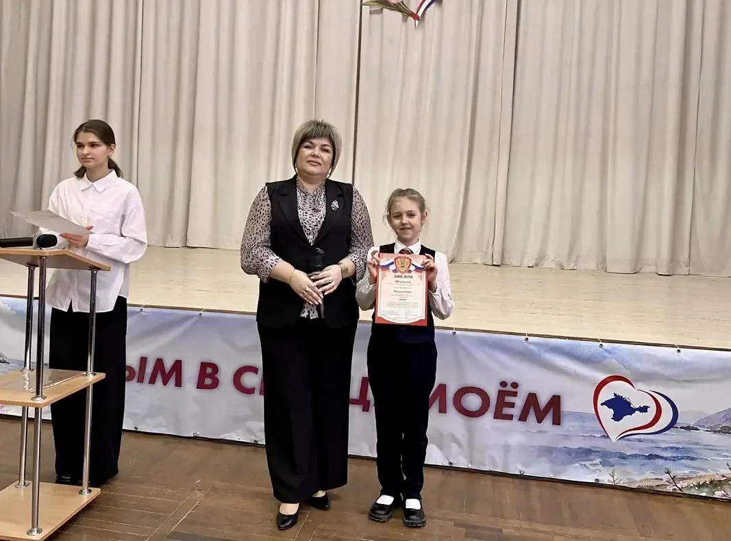 Школьная линейка🇷🇺  📌23 марта в МБОУ «Школа-гимназия, детский сад № 25» прошла еженедельная торжеств