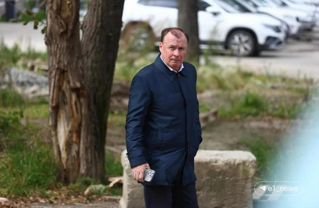 На место ЧП неожиданно прибыли мэр Екатеринбурга Алексей Орлов и замглавы Екатеринбурга...
