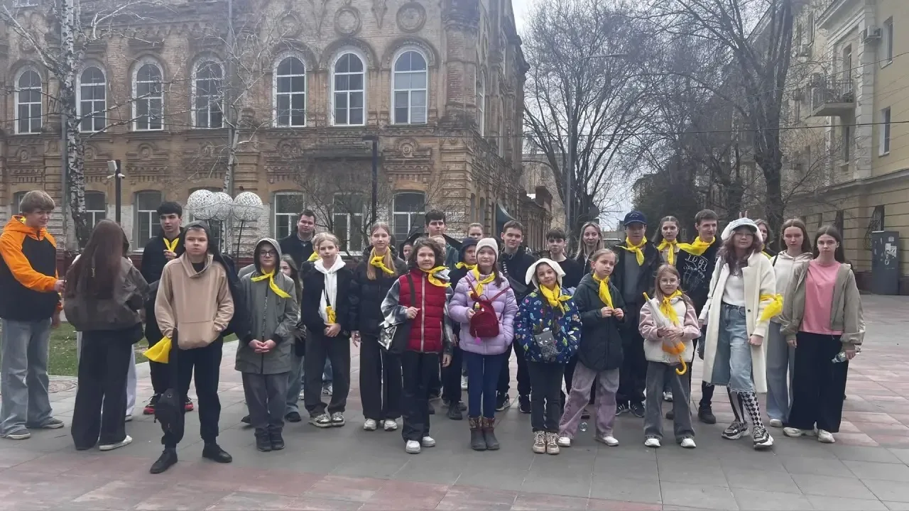 Знать и любить свой город — важно!  Во время каникул школьники побывали на познавательной экскурсии 