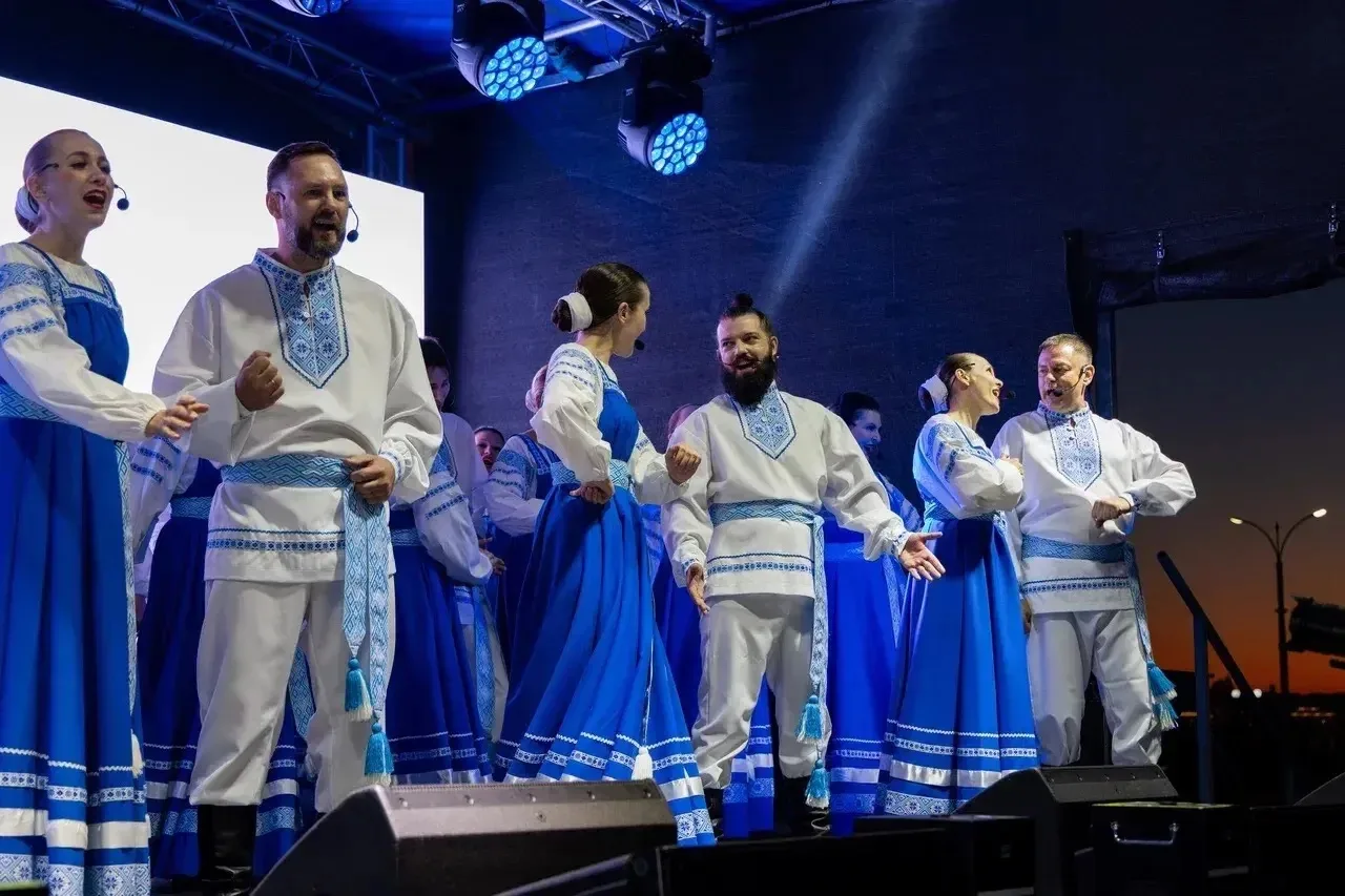 #ЛучшеХОРом

Хорошие наши, готовьте уши! Амурский народный хор собирает чемоданы и едет покорять Вла