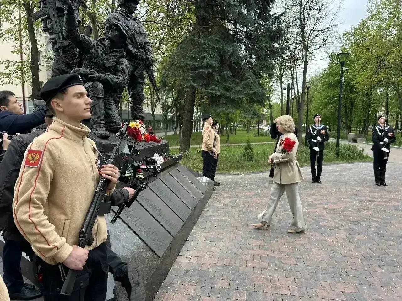 🇷🇺 В этом году наша страна отмечает 81-ю годовщину Великой Победы.  В День Победы Юнармейцы Группы П
