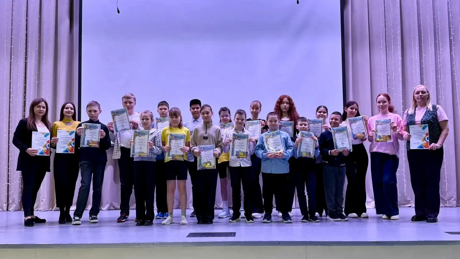 Творчество без границ! ✨ Наши ученики с ОВЗ блестяще выступили на городском конкурсе чтецов «Мы гово