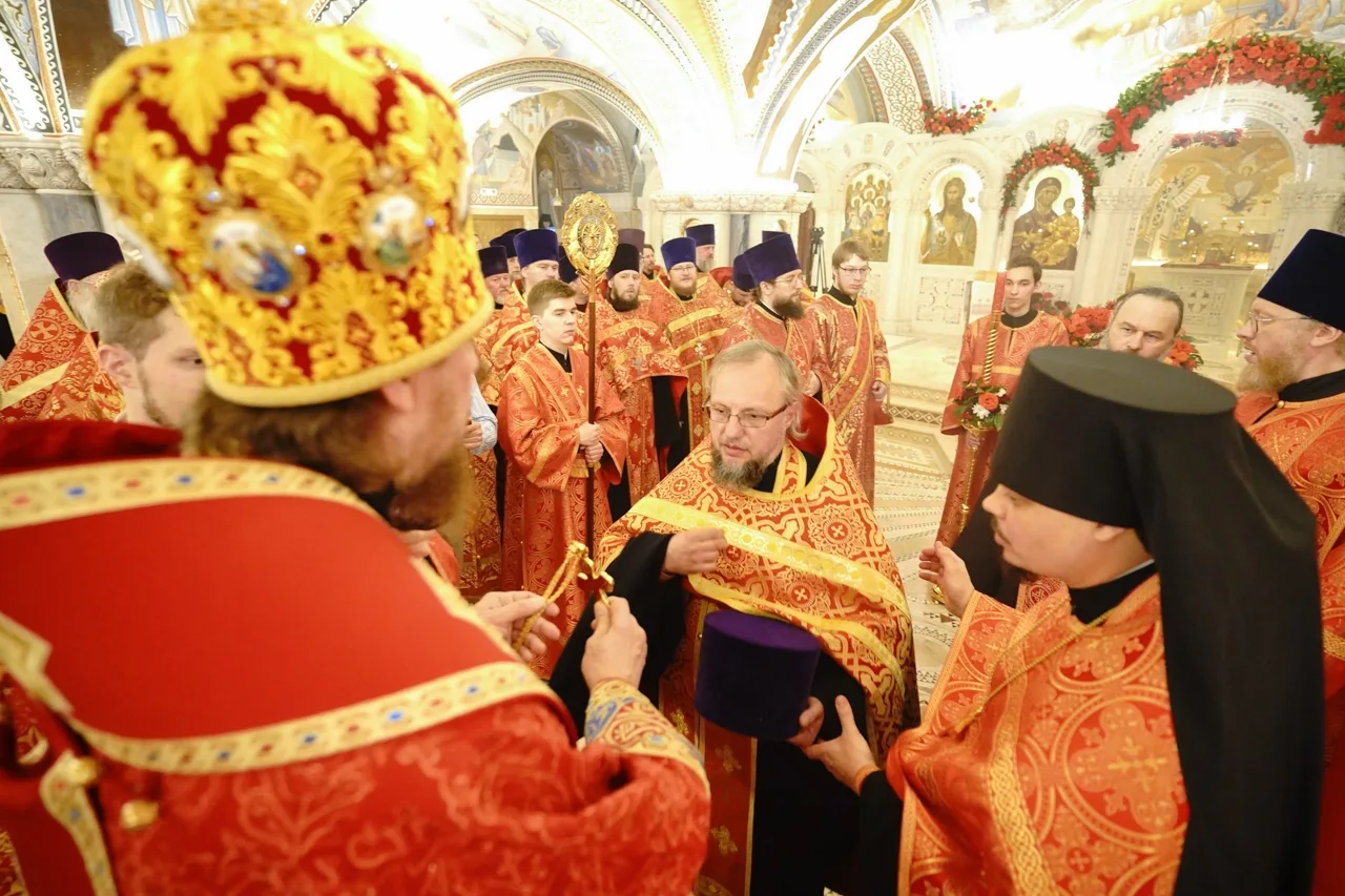 В праздник Пасхи Господней митрополит Челябинский и Миасский Алексий совершил общегород...