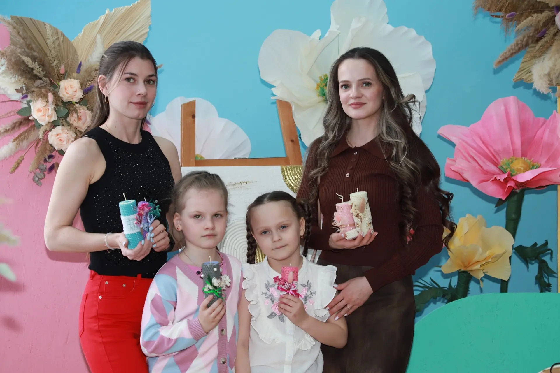 Дорогие наши семьи! 🎉

От всей души поздравляем вас с Днём семьи, любви и верности! ❤
Пусть в ваших