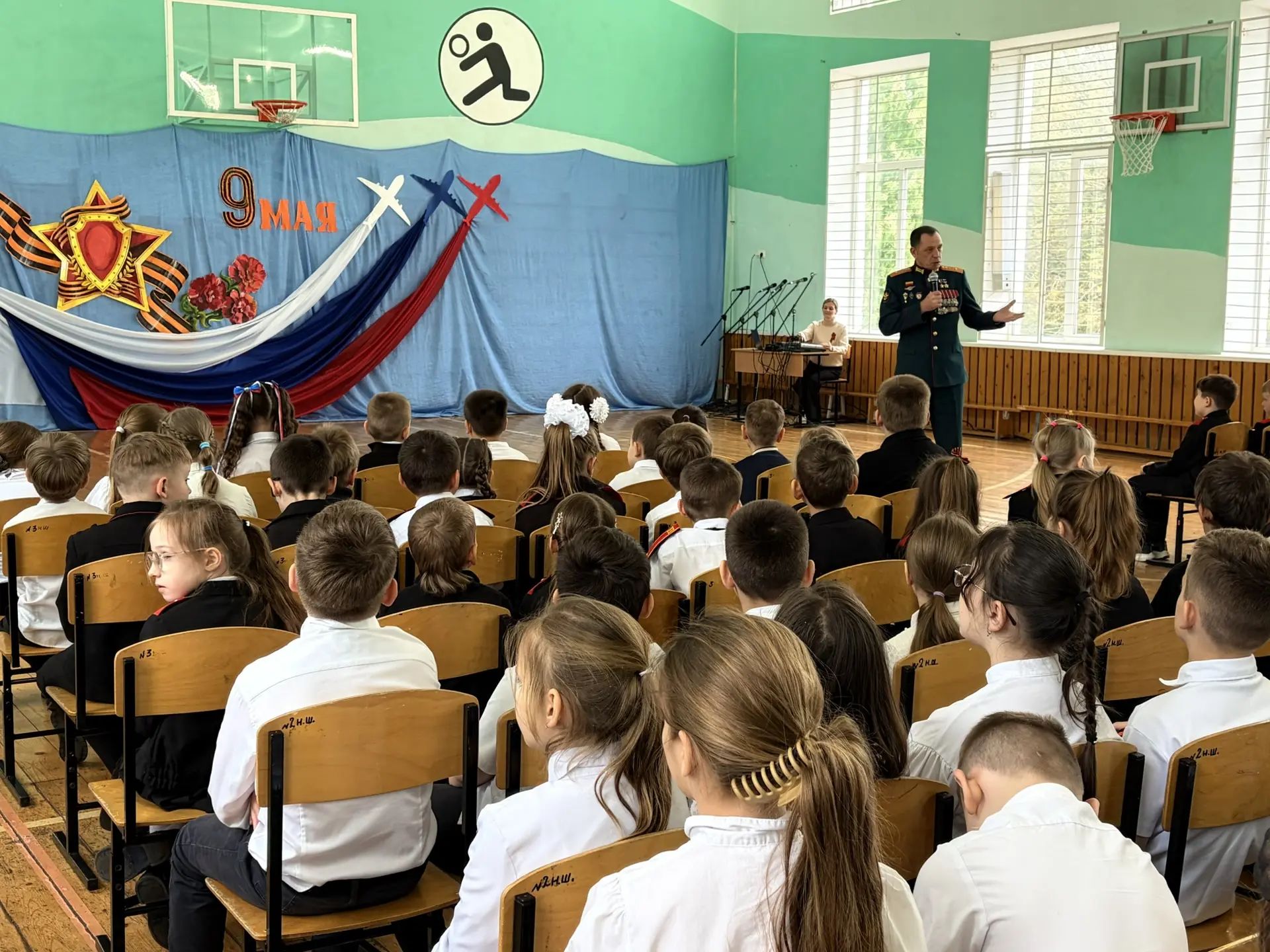🌎🤲🏻🕊Диалог с Героем в нашей школе 🇷🇺  🌟Сегодня в стенах нашей школы прошло важное событие. В рамках 