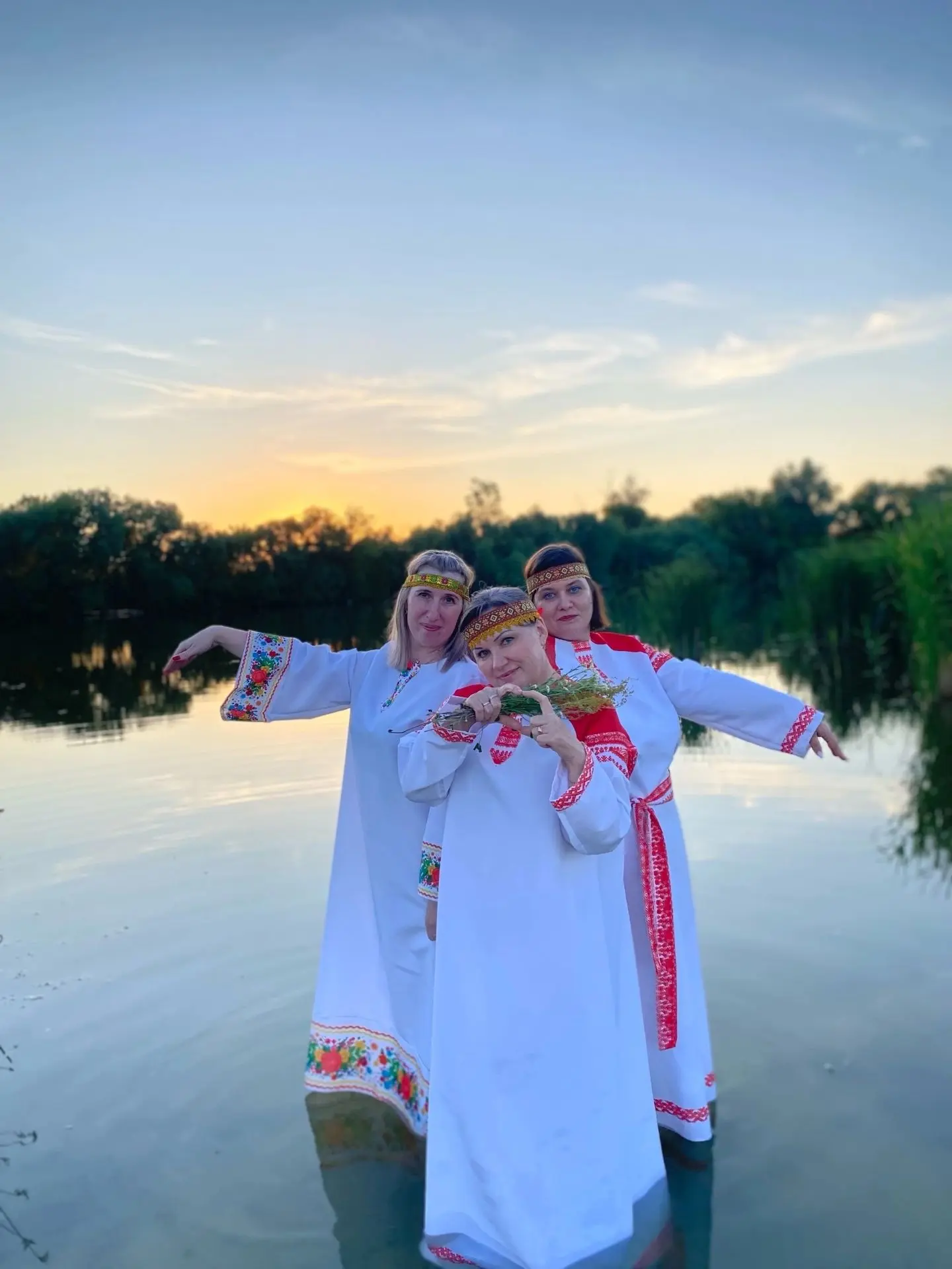 С Иваном Купалой поздравляем! В красивый и таинственный праздник, когда зацветает папоротник, желаю 