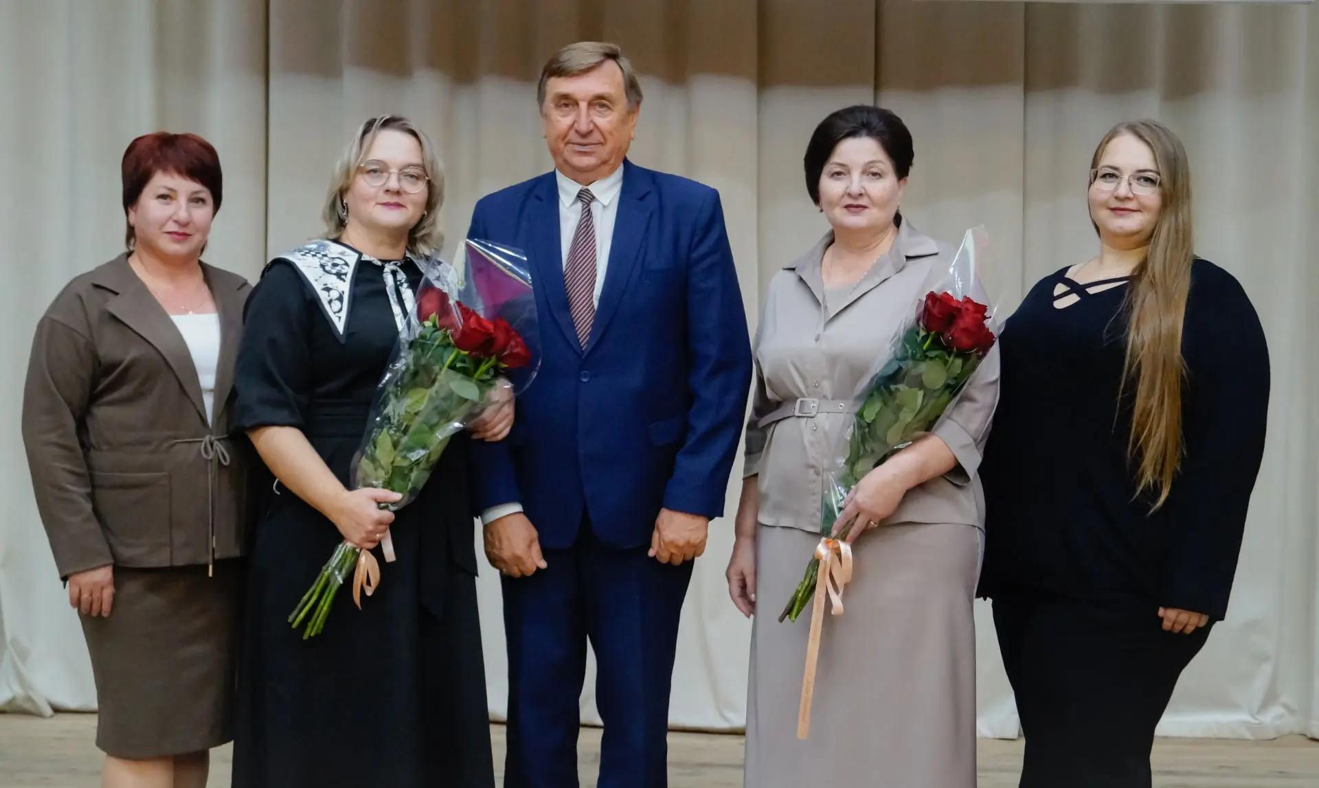 Вторая часть дополнительного фоторепортатажа с торжественного мероприятия, посвящённого...