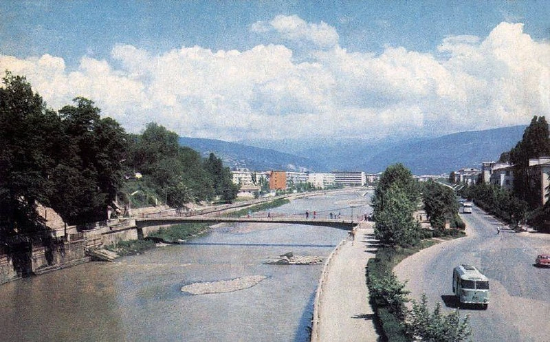 Вглядитесь в этот старый снимок