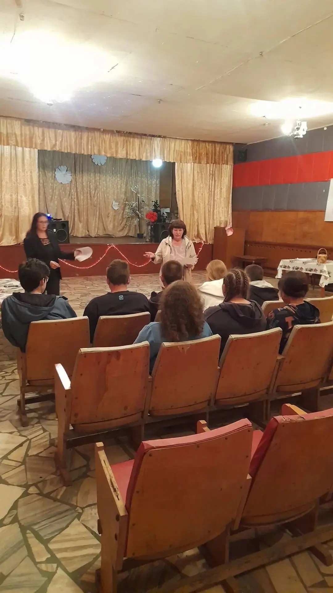 В целях профилактики экстремистских проявлений среди молодежи  библиотекарь Матчерской ...