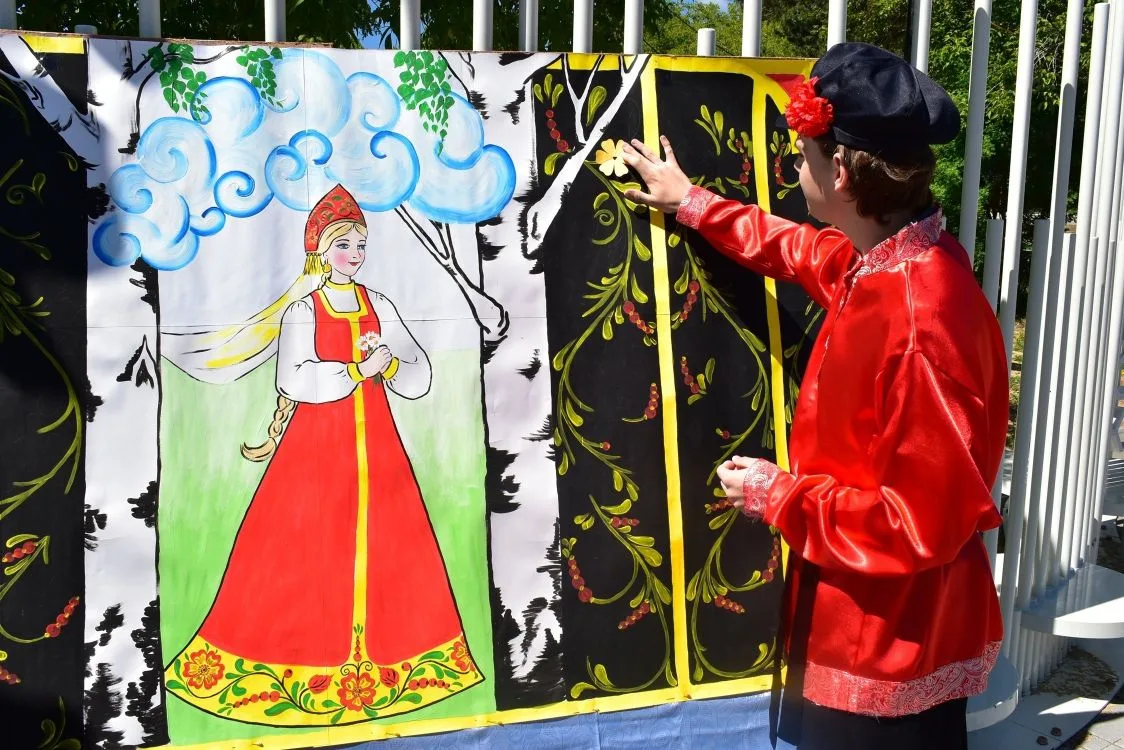 Вместе мы ярко и душевно отметили День России!

🎤Яркий концерт: со сцены звучали любимые песни о Ро