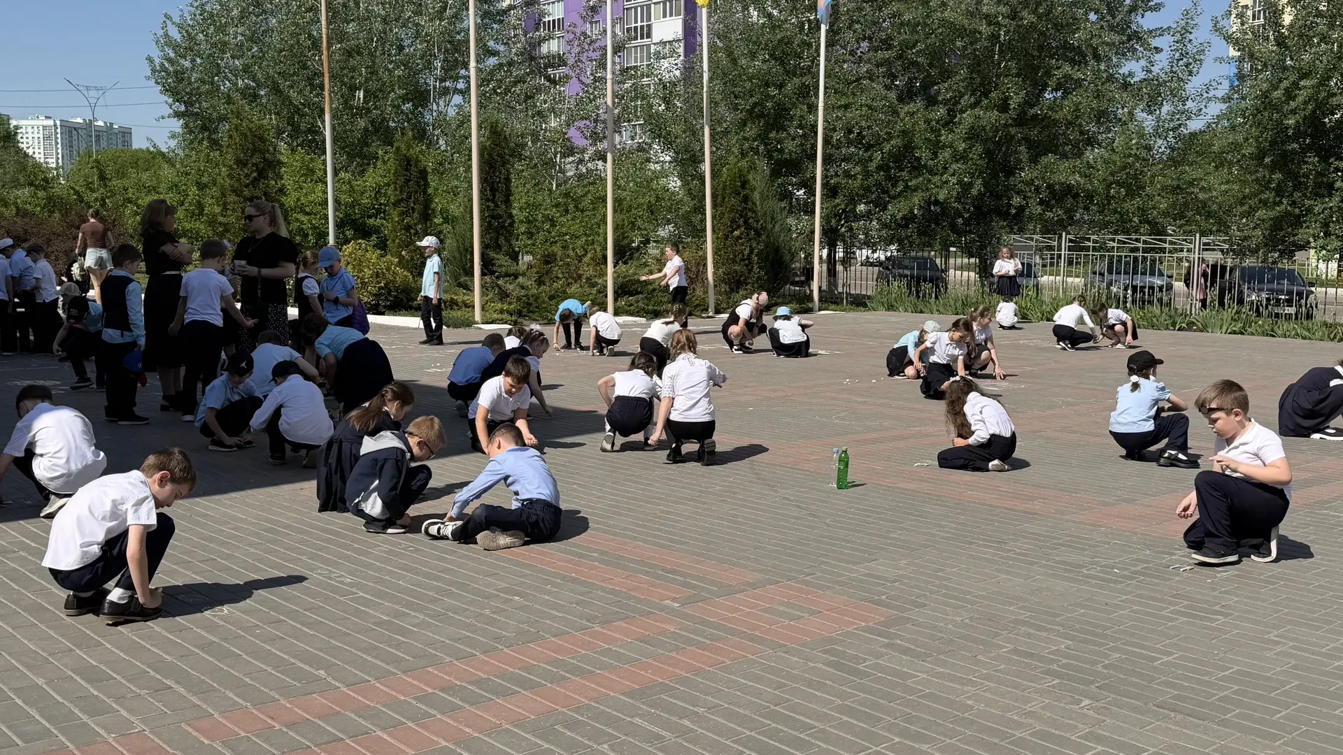 🌞Летние краски и волшебство буквиц: АРТ-мастерская в нашей школе!  📜В преддверии Дня славянской пись