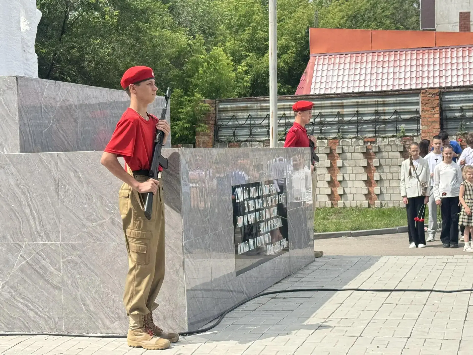 Сегодня, в День памяти и скорби, ученики и педагоги МБОУ "Лицей"  приняли участие в митинге на мемор