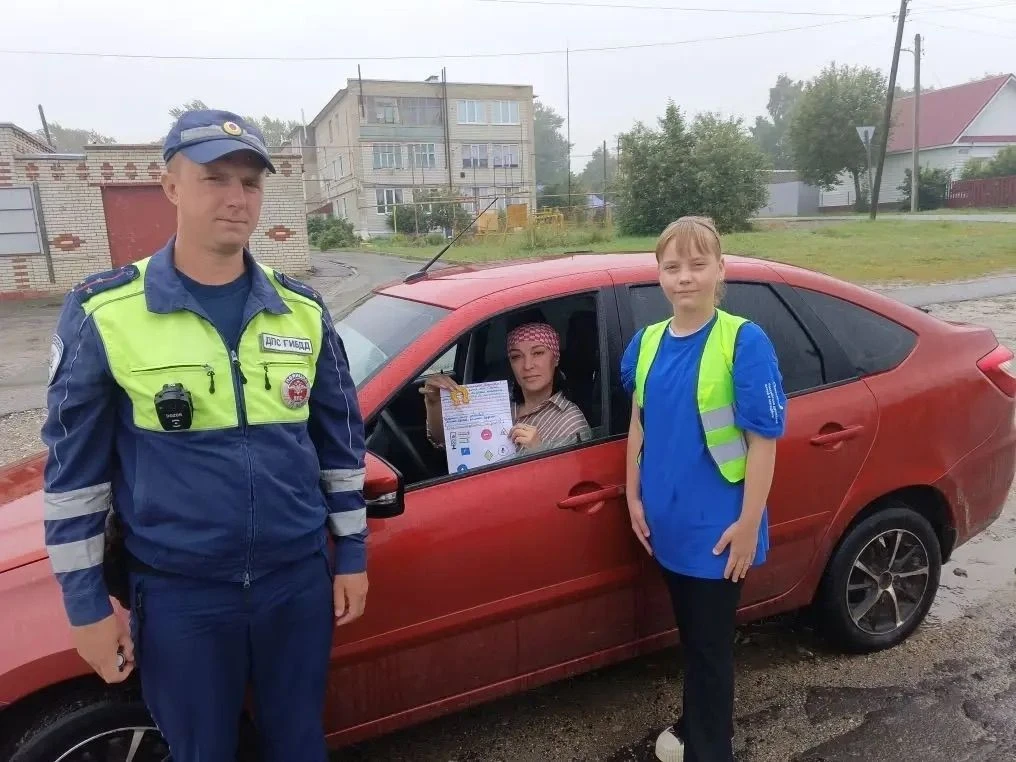 В лагере «Ромашка» прошла акция «Письмо водителю», организованная совместно с сотрудник...