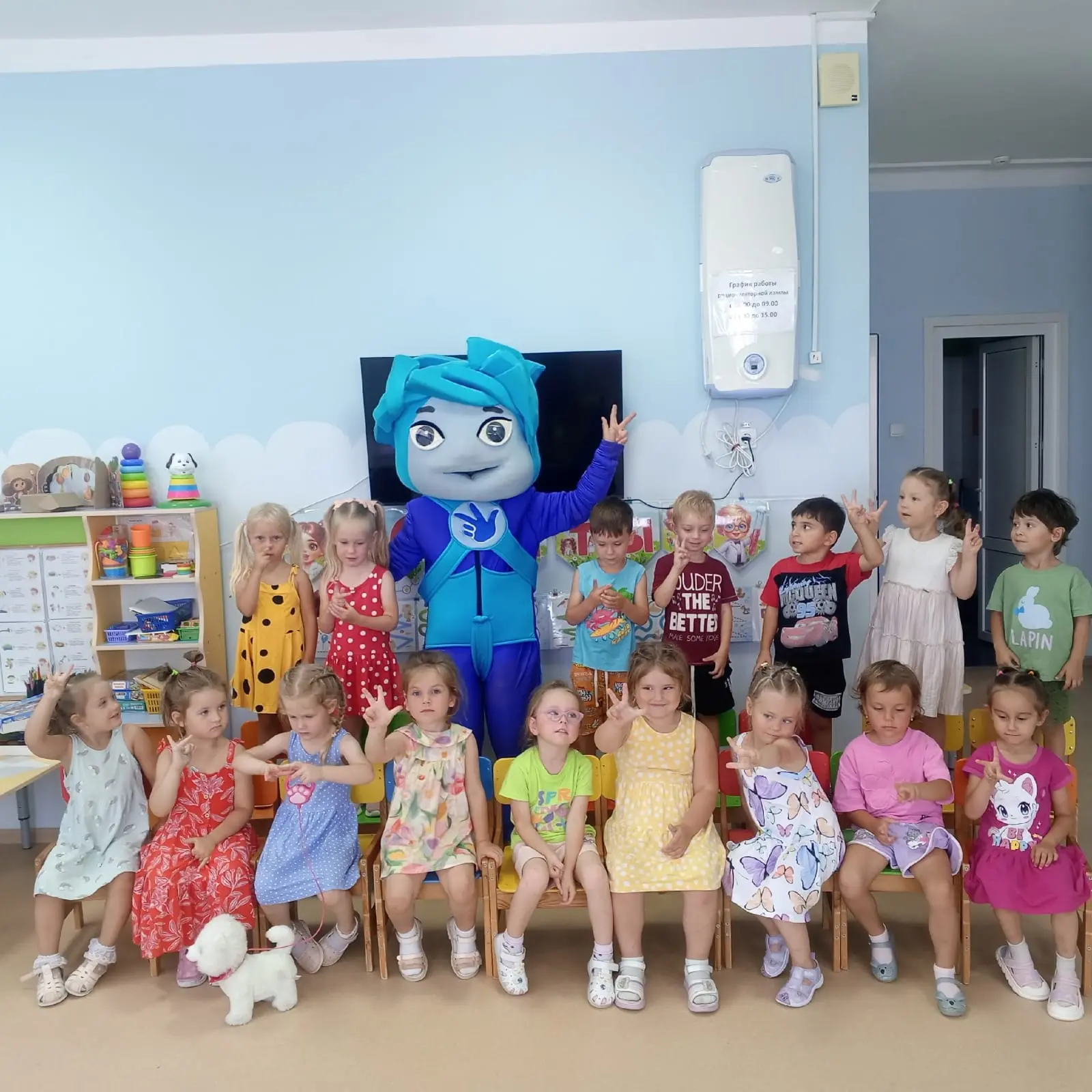 Веселые эксперименты вместе с Фиксиком🎉

Вода- такое простое вещество, но в то же время такое  удив