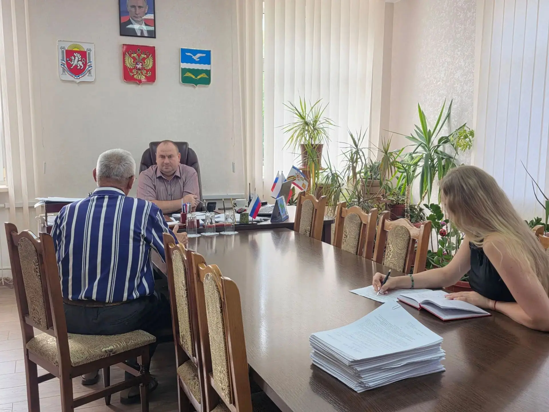 Глава администрации Александр Соколовский провёл приём граждан. В ходе встречи жители о...