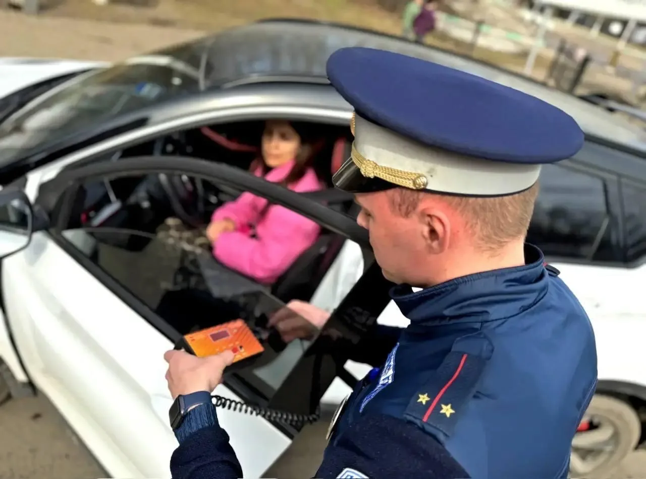 👮‍♂️ В Красногорске на улице Речной провели рейд по тонировке  Сотрудники Госавтоинспекции проверили
