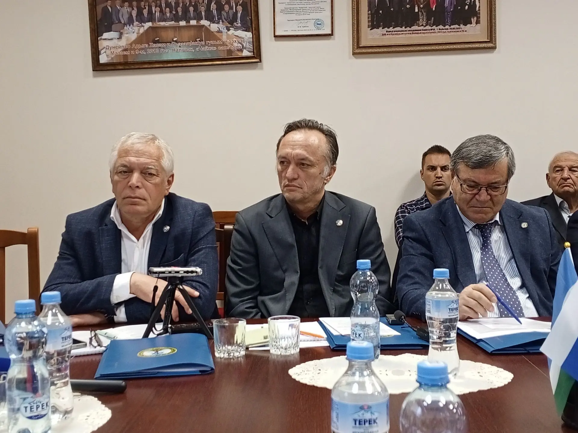 Хамэ къэрал щыпсэу ди лъэпкъэгъухэм адыгэбзэр  хъумэным ехьэл1ауэ и гупсысэр же1э КАФФЕ...
