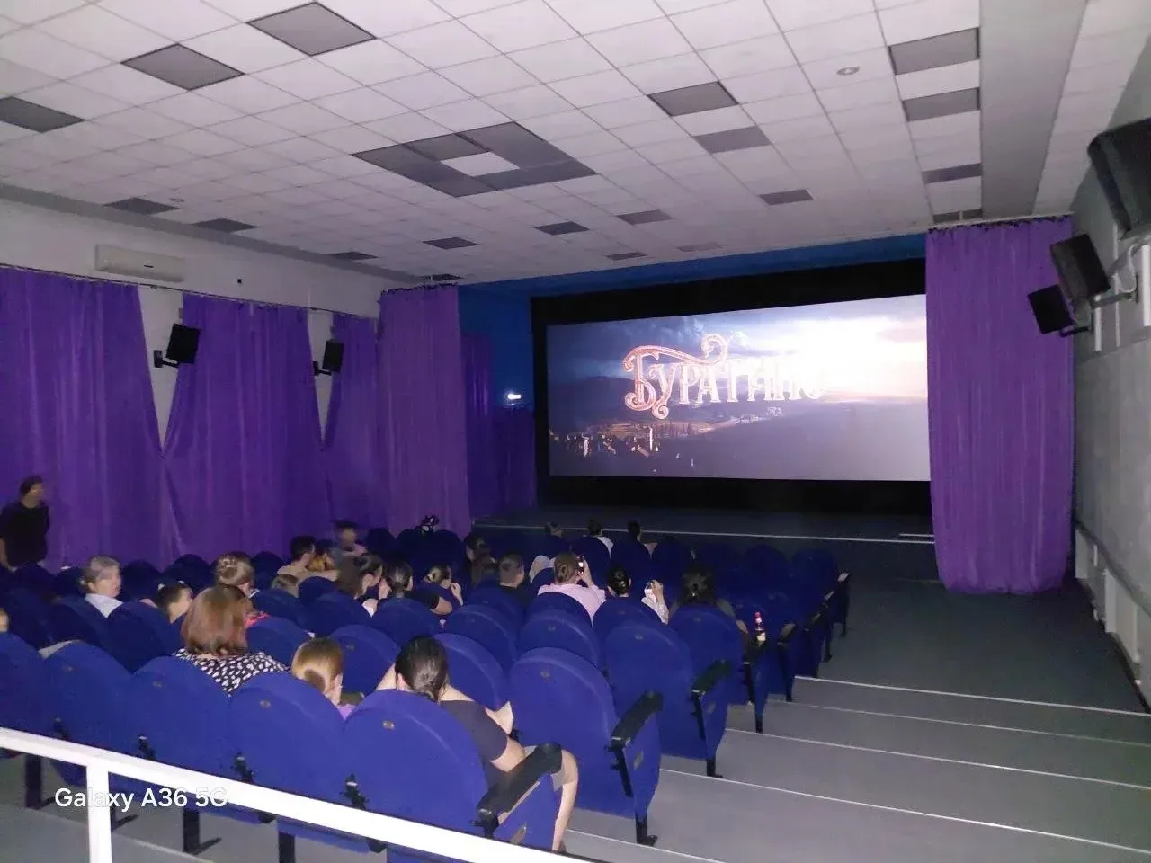 В рамках акции «Ночь кино» прошли кинопоказы в кинотеатре «Юность» ДК «Нефтяник» и Доме...
