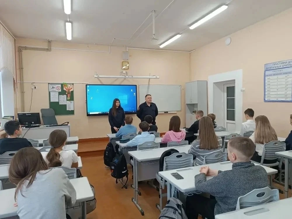 ❗️Встреча учеников 7-х классов с сотрудниками МО МВД «Гусевский» в рамках акций «На страже мира и до
