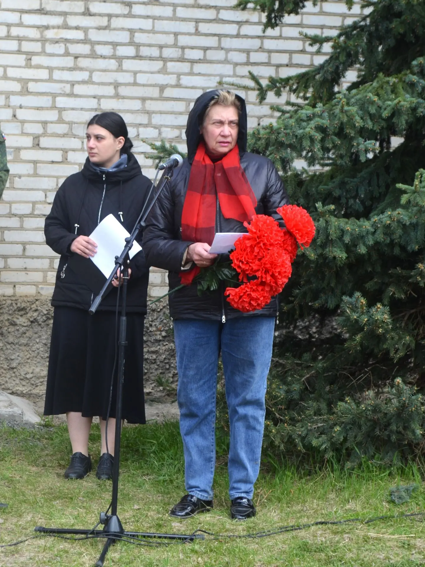 🕊 Вечная память герою: в Тасеевской школе № 1 открыта 9-я мемориальная доска  На стене Тасеевской пе