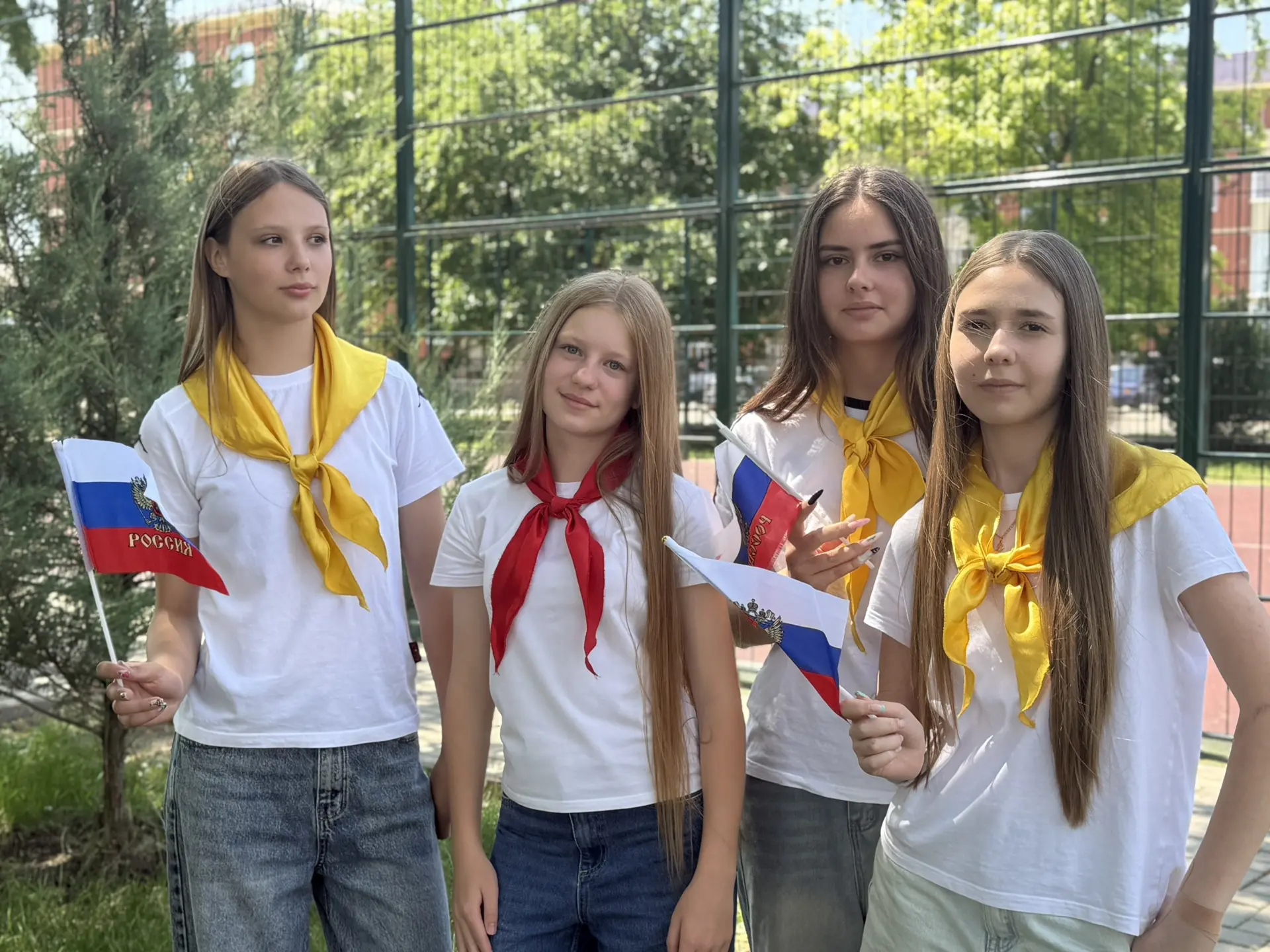 Продолжаем вспоминать яркие моменты!

День 4.  Праздничный концерт ко Дню России, объединил ЛДП «Соз