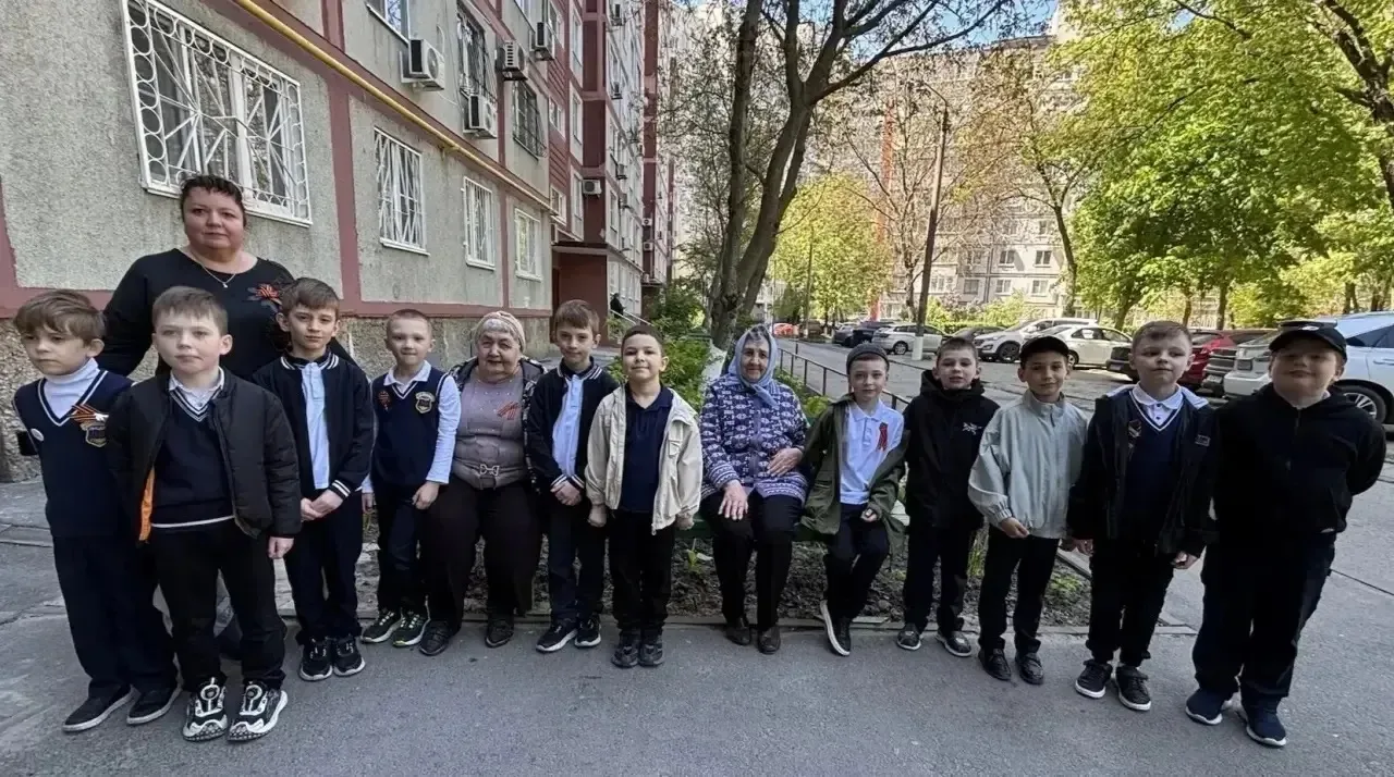 В канун празднования 9 мая учащиеся 1г, 3в, 6 а, 7 а классов встретились с ветеранами  Великой Отече