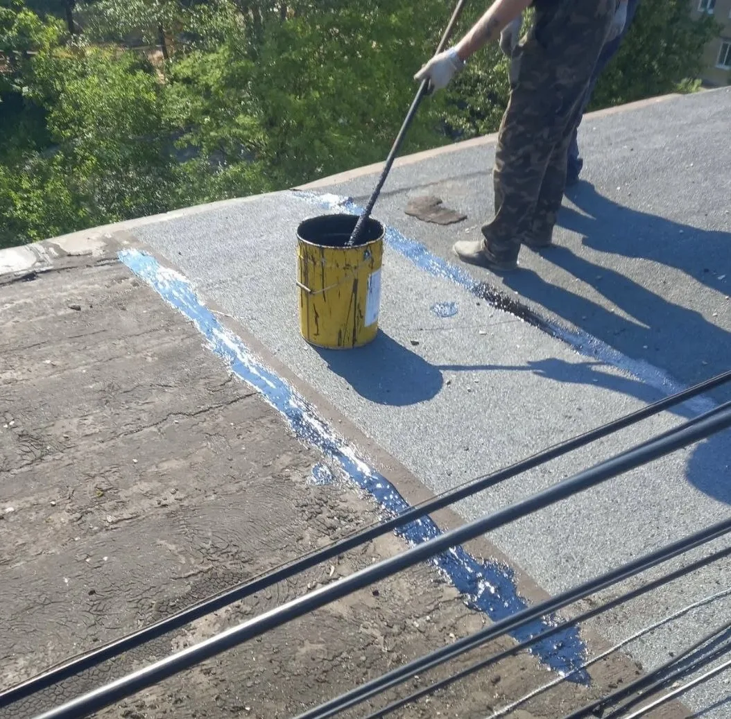⚡️Работаем на высоте!

👷‍♂️Наши специалисты проводят локальный ремонт кровельного покрытия:

✅Нашли