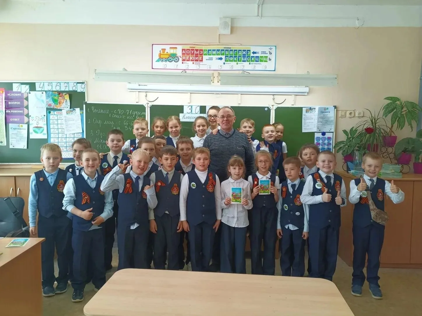 📚 Вдохновение в лицее: встреча с пермским писателем! 📚   В начальной школе кипела творческая энергия
