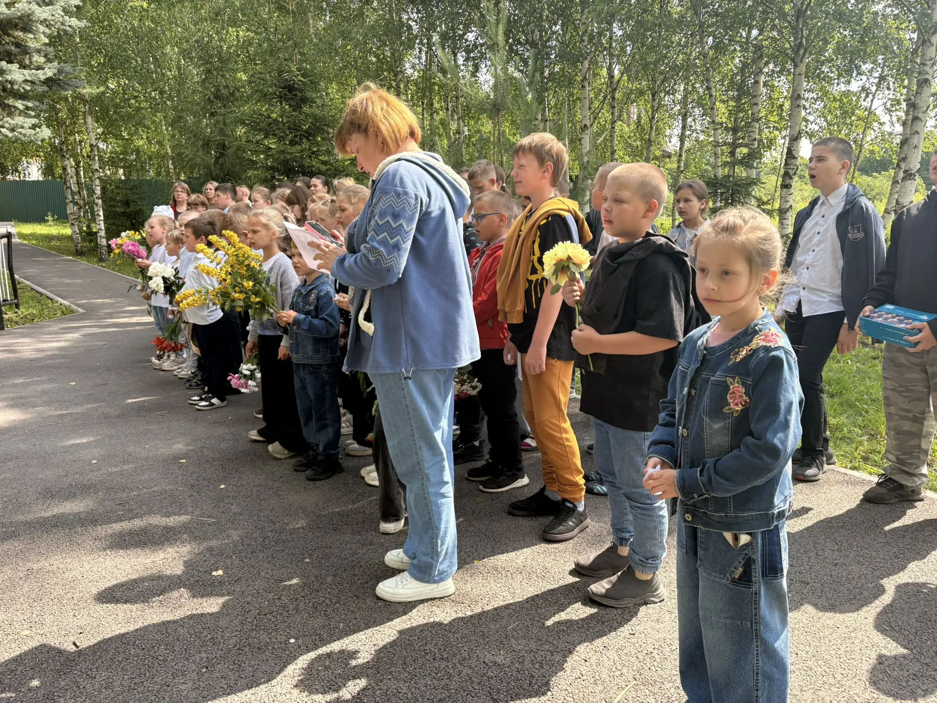 22 июня — День памяти и скорби.

В этот день воспитанники школьного лагеря «Патриот» присоединились 