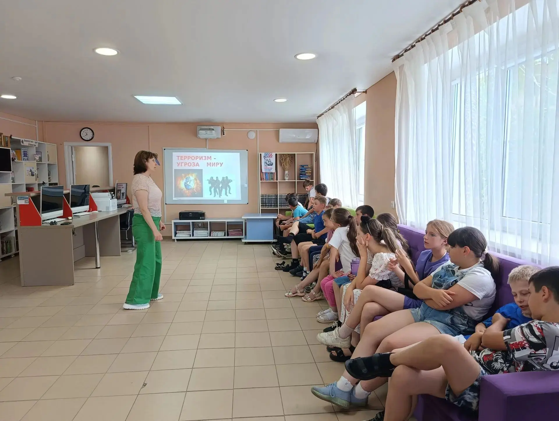 В Нежинской модельной библиотеке состоялось профилактическое мероприятие «Терроризм — угроза миру» д