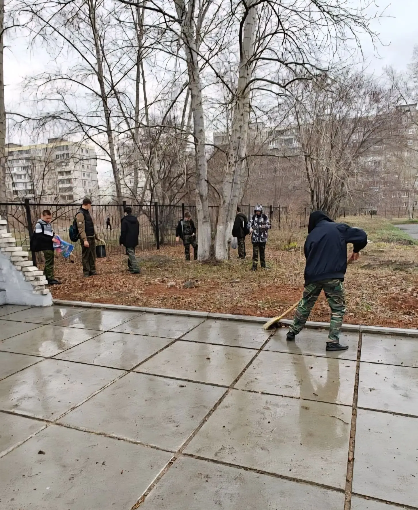 🌱Кадеты 7 "К" класса взяли шефство над аллеей выпускников, погибших в ходе специальной военной опера