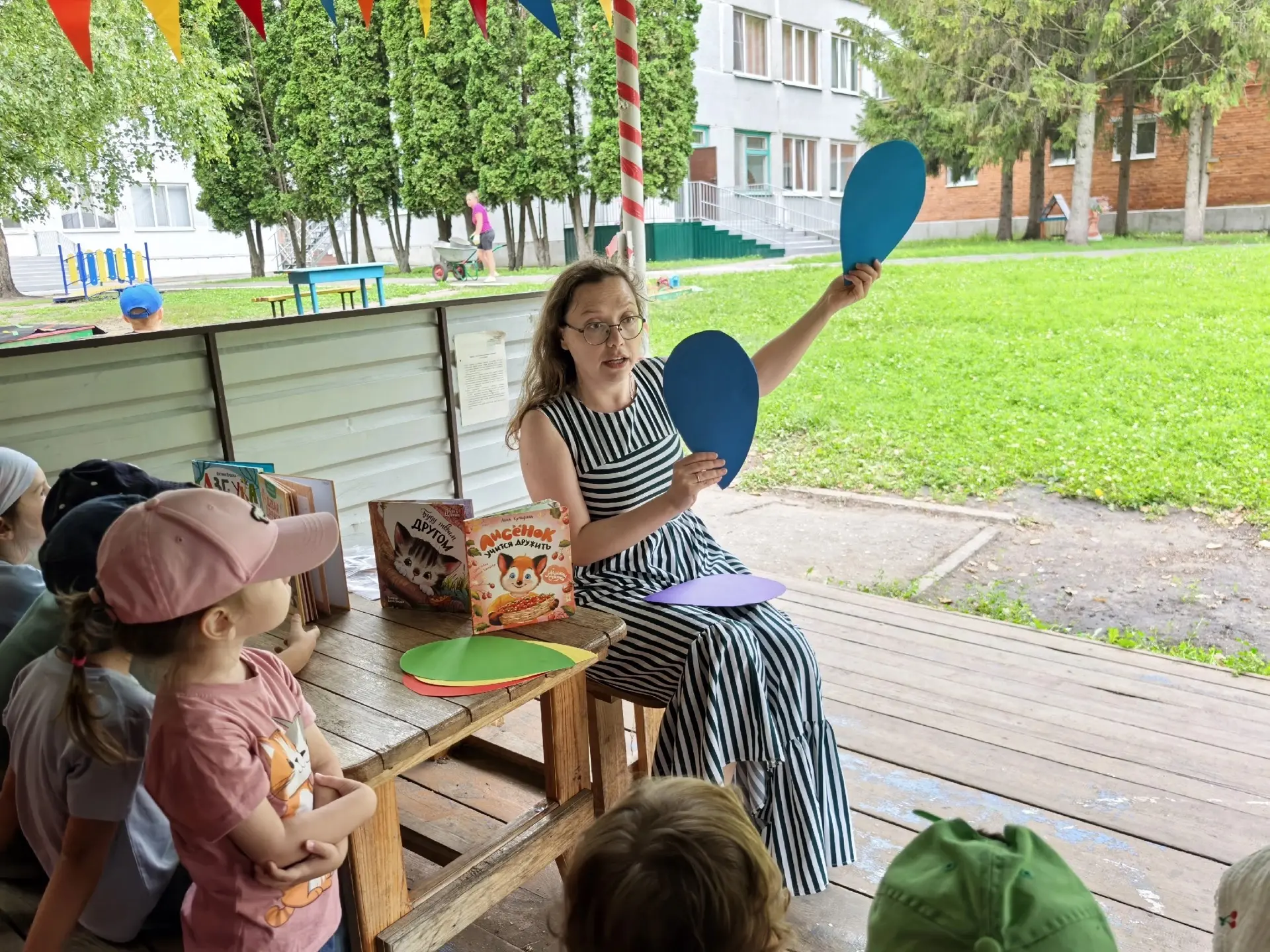 ☀«День дружбы» в нашем детском саду: улыбки, объятия и добрые сказки!

🤩День начался с увлекательно