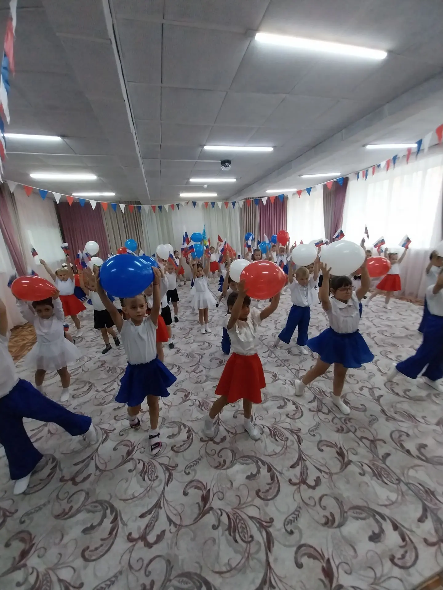 А ещё сегодня мы отмечали День российского флага 🇷🇺🇷🇺🇷🇺