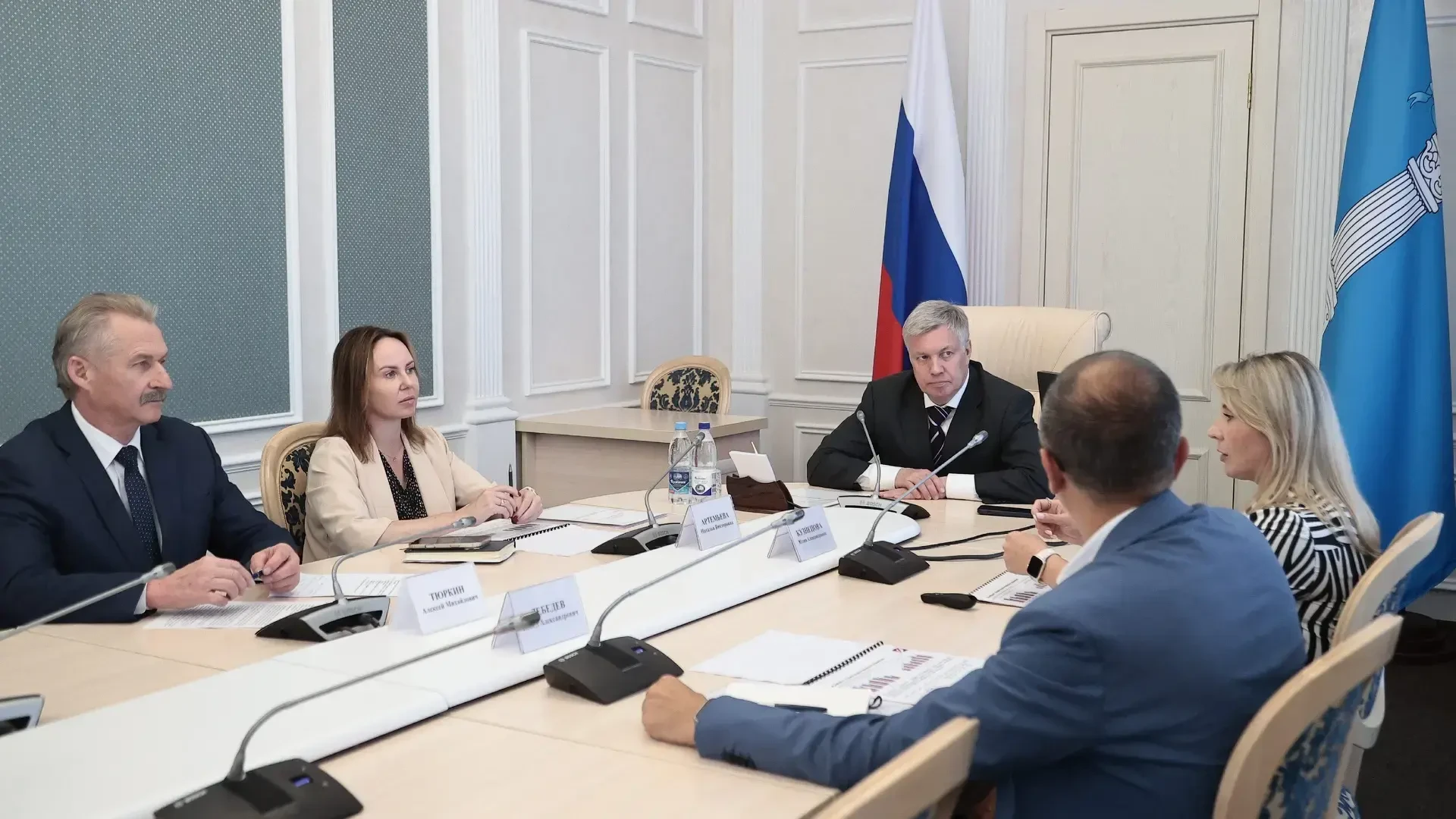 Губернатор Алексей Русских встретился с генеральным директором предприятия Юлией Кузнец...