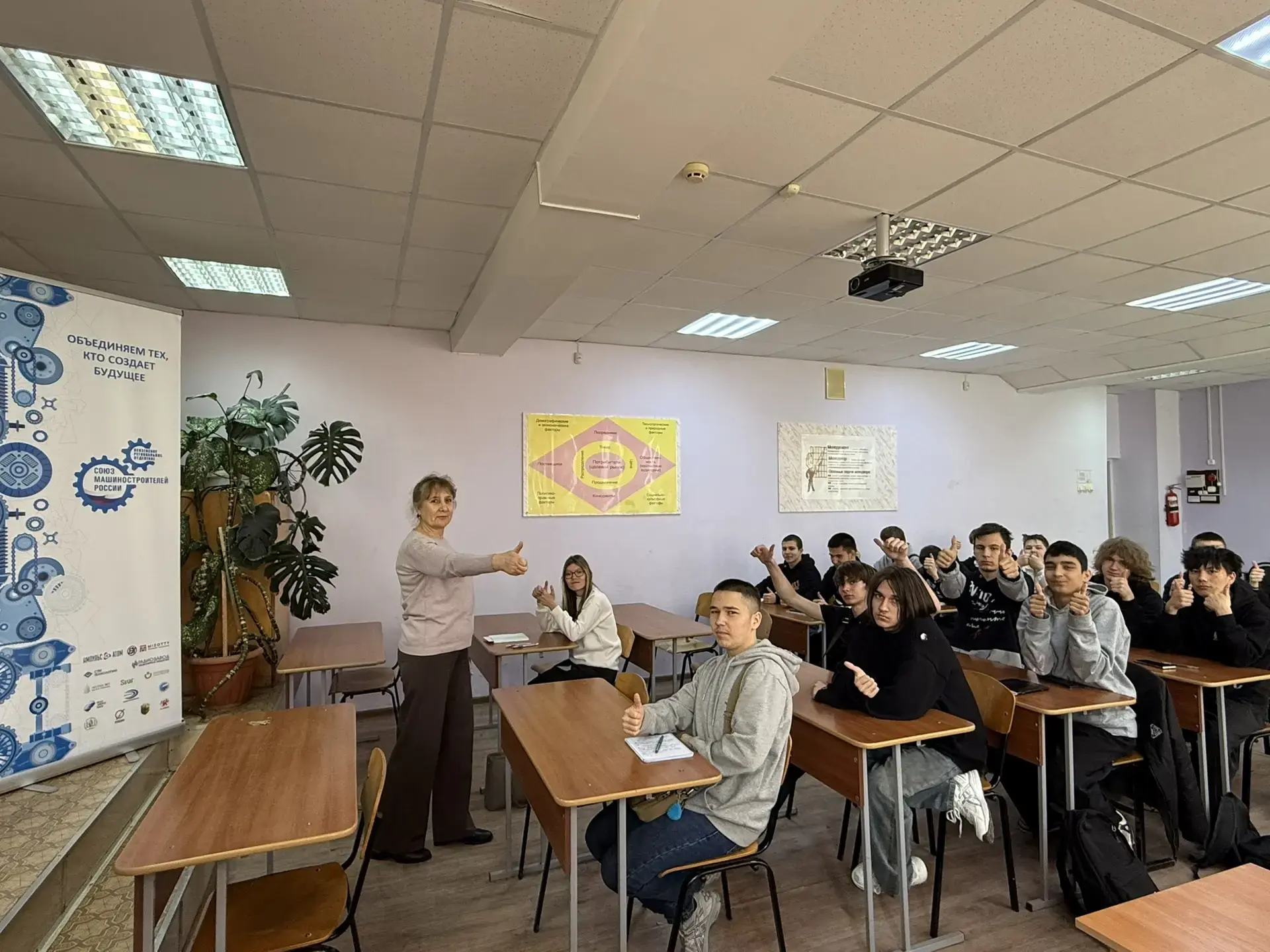 Профориентация на максимум! 💯  В Пензенском колледже информационных и промышленных технологий продол