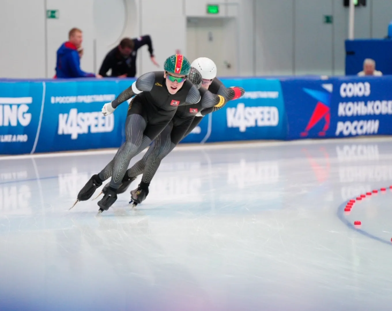 ⛸Как экипировка помогает конькобежцам ставить рекорды?

🔊Современный конькобежный спорт — это не то
