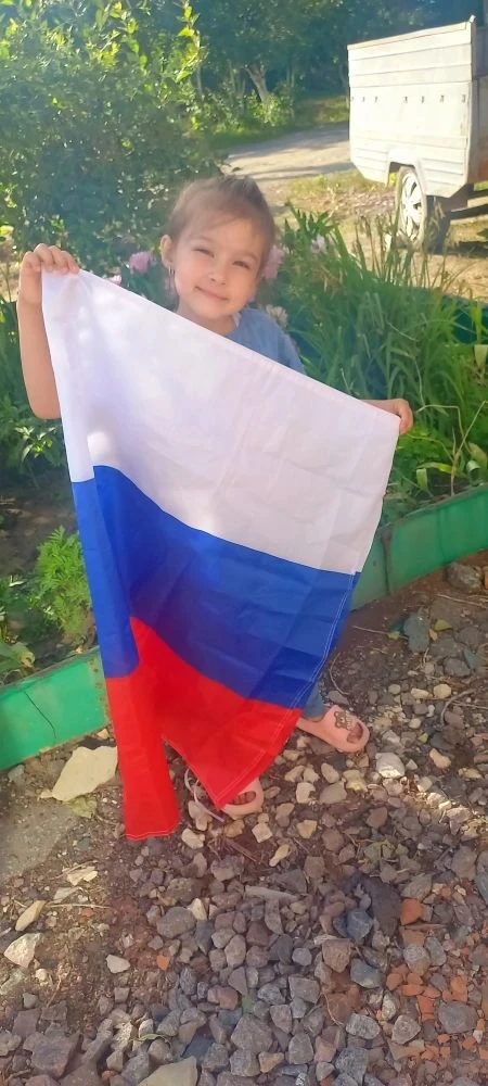 Воспитанница группы "Ландыш" Гудкова Дарина участвует в акции "Флаги России"
#ФлагиРоссии
