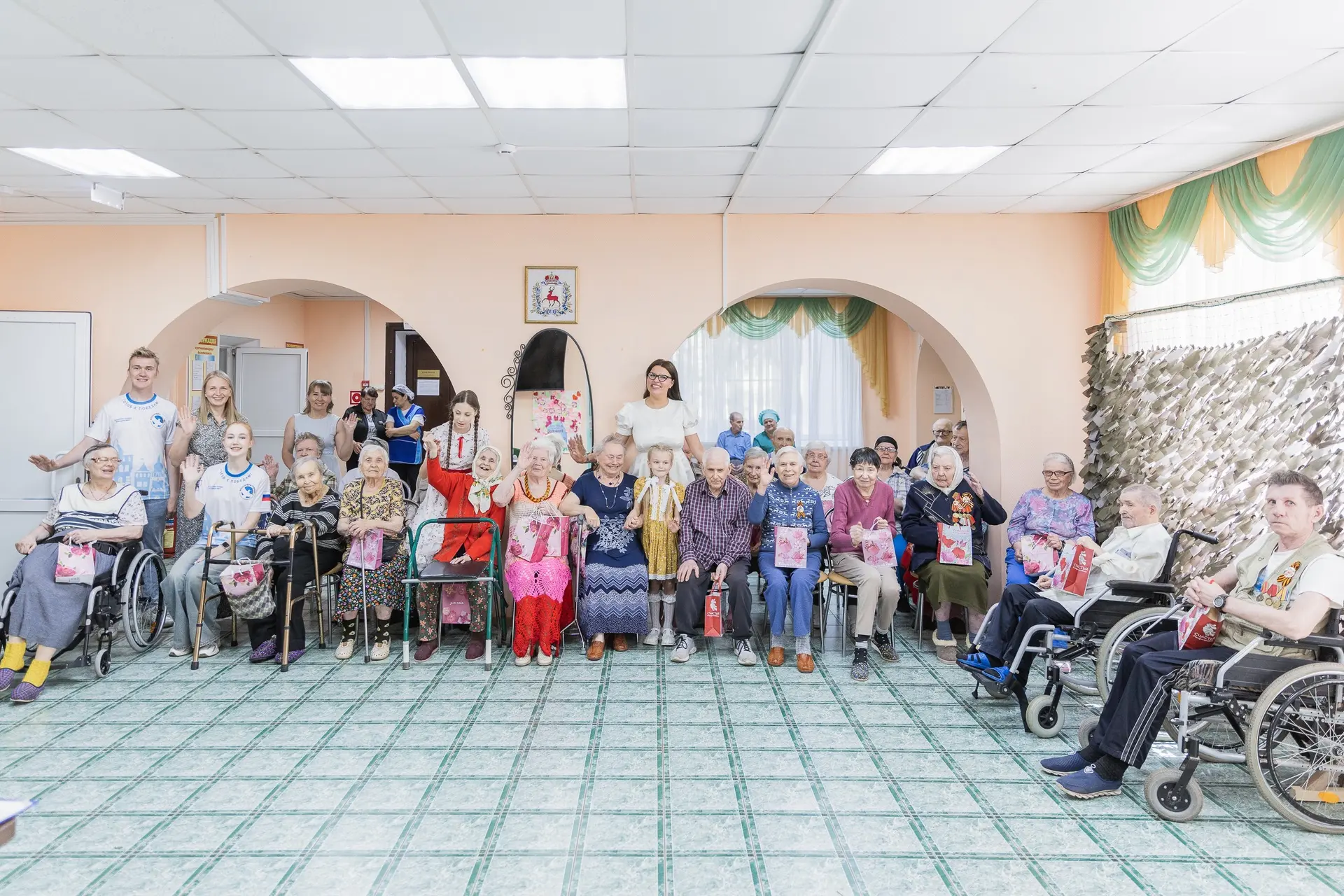💙 ПЕСНИ, УЛЫБКИ И ТЕПЛЫЕ ВОСПОМИНАНИЯ

💫С командой «Волонтёров Победы» посетили Дом-интернат для в