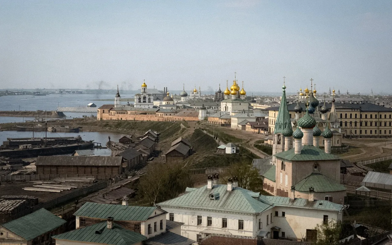 Вид с колокольни Успенского собора. Ярославль, 1890-1895 год.


👉 BspChannel. Подписаться