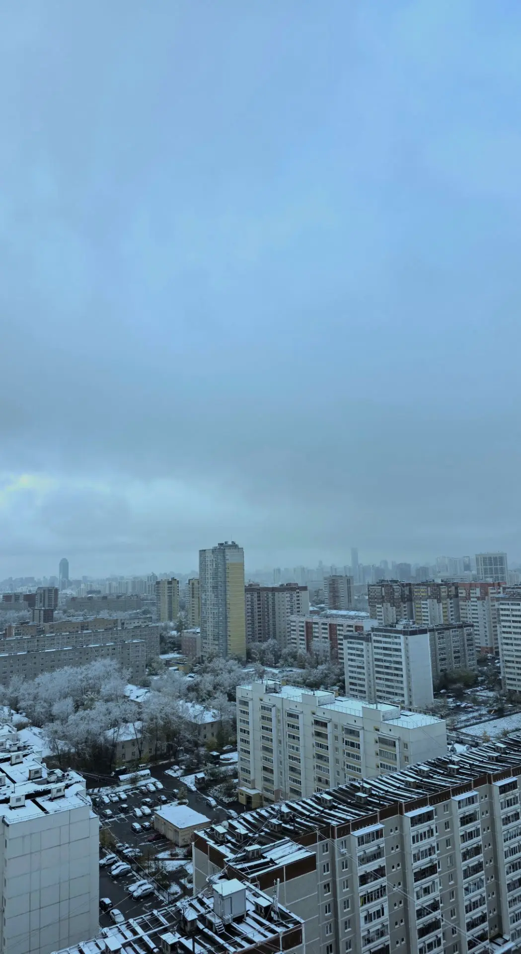 Выпал первый снег ❄️ Зима пришла не по календарю) Недолго мы наслажлались красками осен...