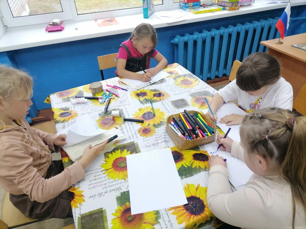 ✨Сегодня в нашем пришкольном лагере прошел День творчества.✨
В творческой мастерской "Подарок своей 
