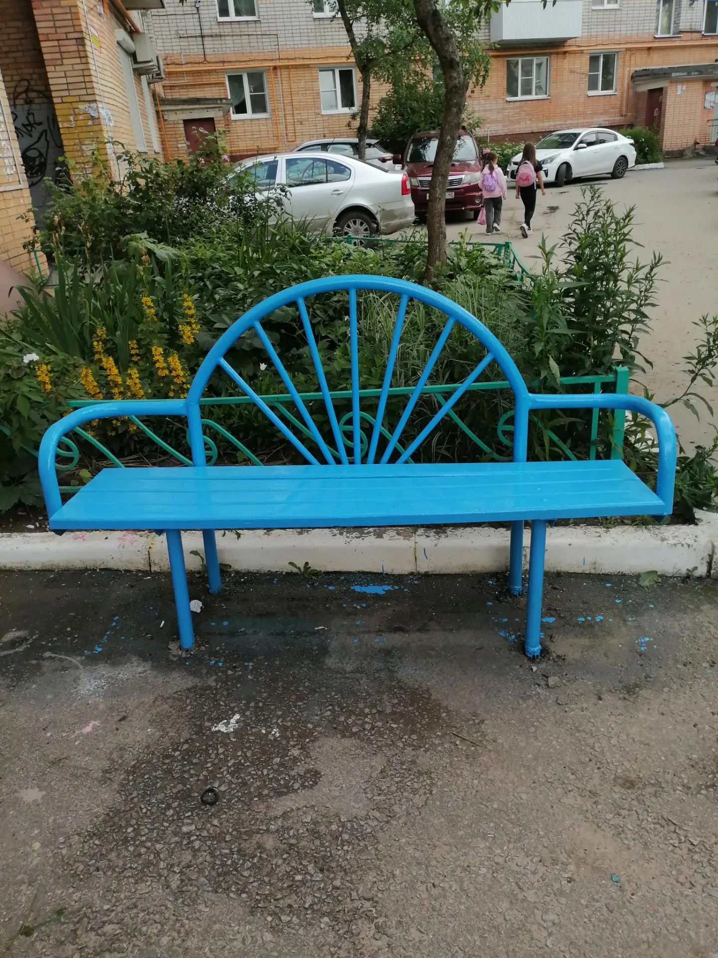 По мир2 ямочный ремонт , выравнивание лавки и окрас